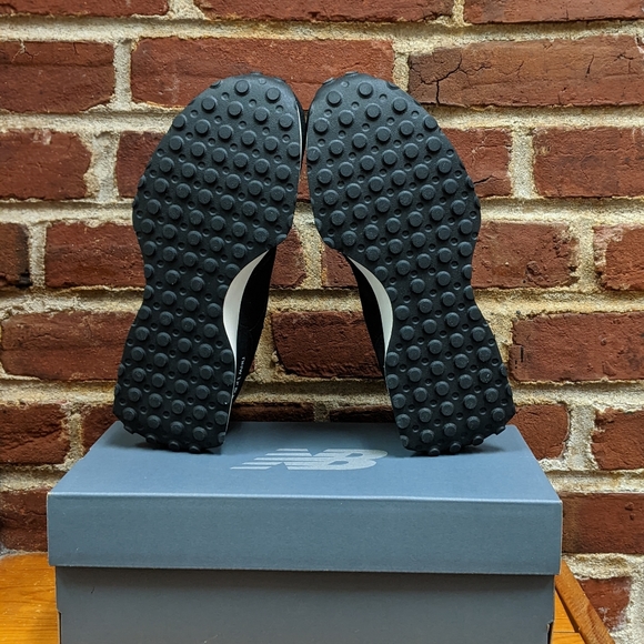 ⚡SOLD⚡NWB New Balance 327 in Black + White (Wmn's 8/Kids 6.5) - Picture 8 of 9